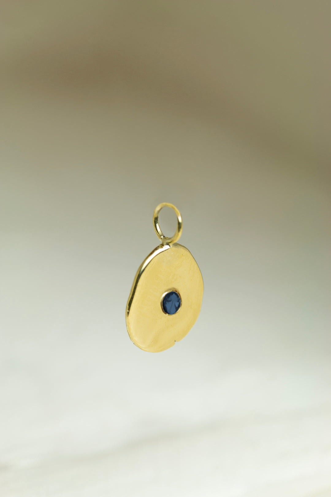 HANGER PEBBLE MET GEBOORTESTEEN - SEPTEMBER - SAFFIER