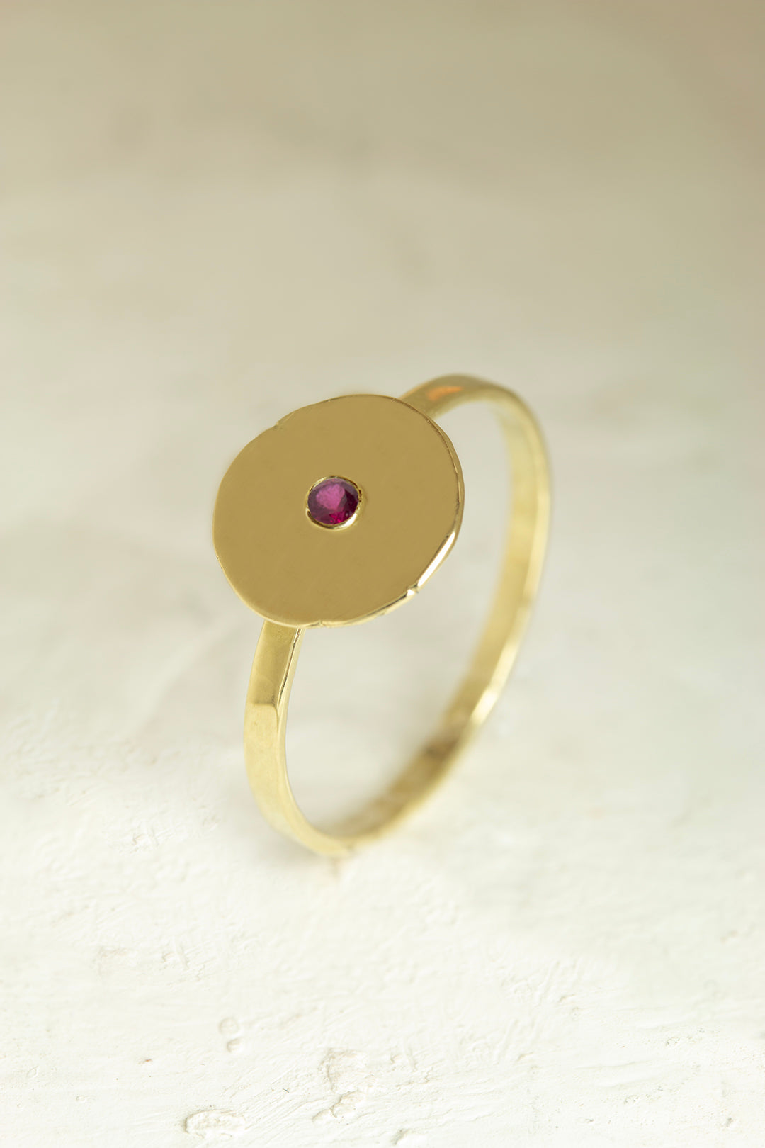 RING PEBBLE MET GEBOORTESTEEN - JULI - ROBIJN