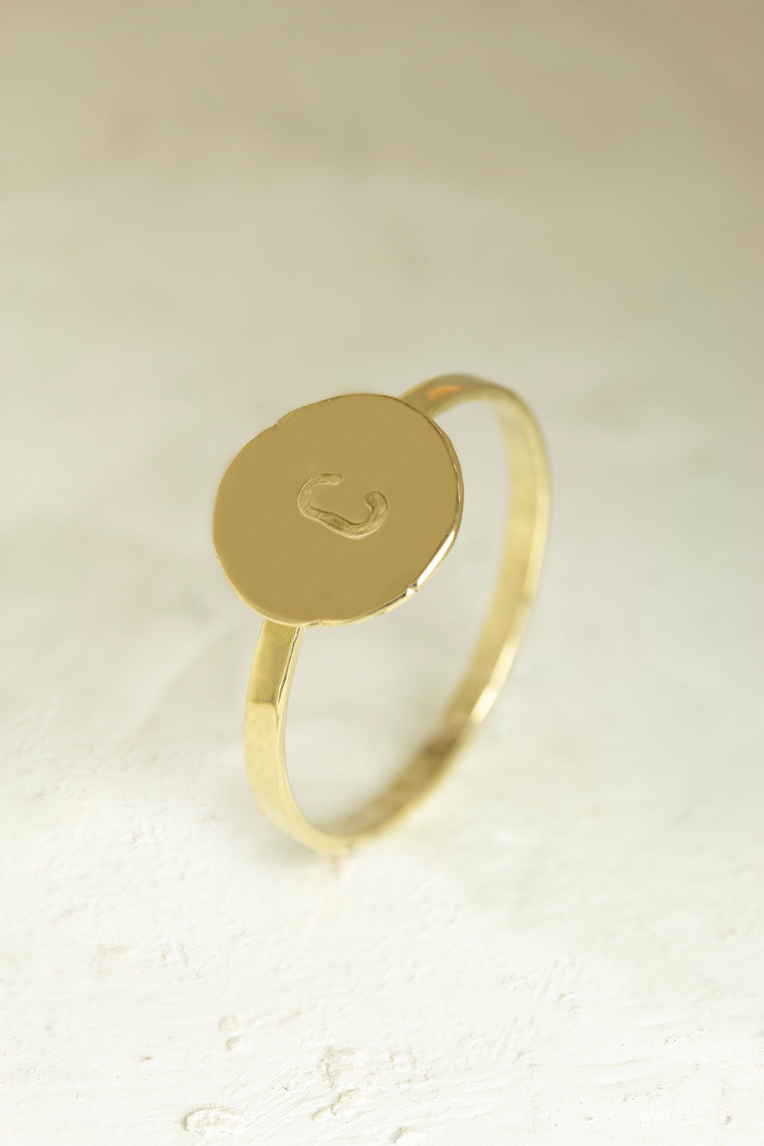 RING PEBBLE MET LETTER